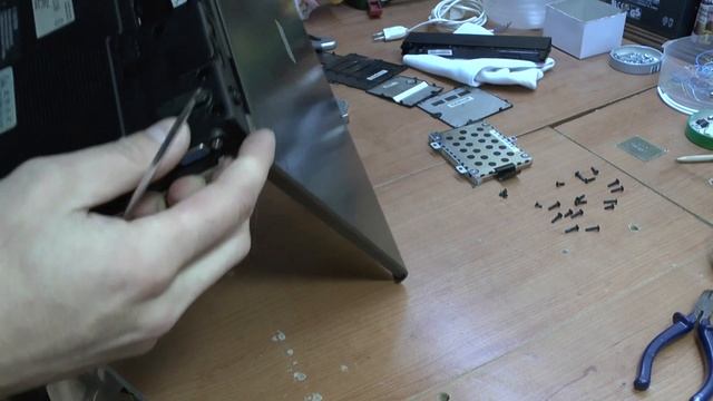 Como desmontar um Toshiba Satellite A110-160 Disassembly смотреть онлайн