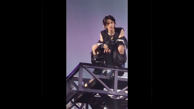 [FANCAM] HYUNJIN Hall Of Fame, Chill, Mic & Brush and more @ 230816 5-Star Dome Tour смотреть онлайн