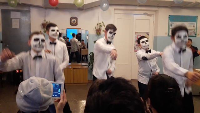 Поздравление на 8 марта (8 класс) смотреть онлайн