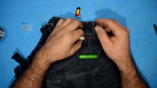 Desmontaje de cigarrillos electronicos y copiamos el sistema de humos смотреть онлайн