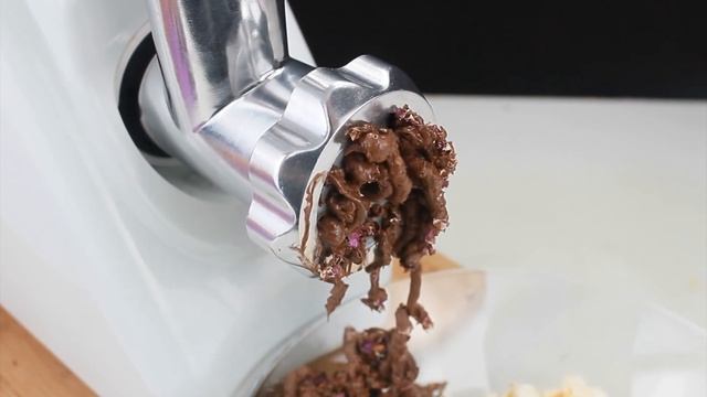 EXPERIMENT: MEAT GRINDER VS ORBEEZ BALLS смотреть онлайн