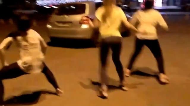 Три русские девушки двигают попками для кавказцев смотреть онлайн