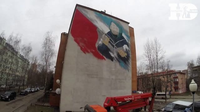 Граффити с изображением бабушки с красным знаменем появилось на стене дома в Реутове смотреть онлайн