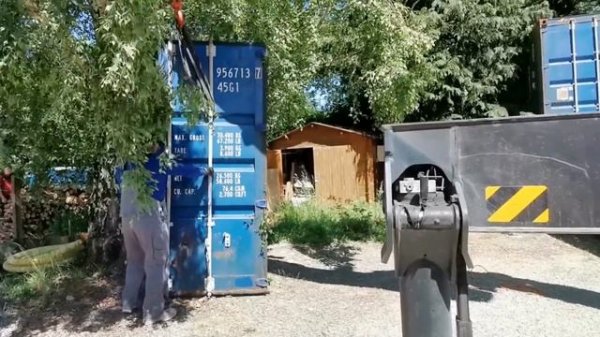 Construction container - Livraison et installation des containers de récupération - Jour J