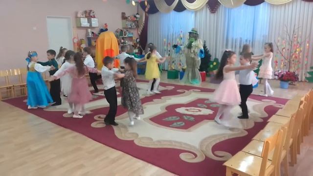 Осеннее развлечение "В лес пойдешь в сказку попадешь (Группа № 8)" смотреть онлайн