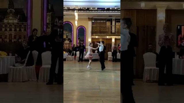 Танцы. Это я танцую, я всегда стараюсь танцевать лучше всех и занимать 1места. смотреть онлайн