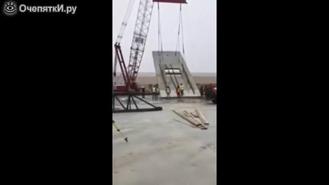 Обрушение крана на стройке смотреть онлайн