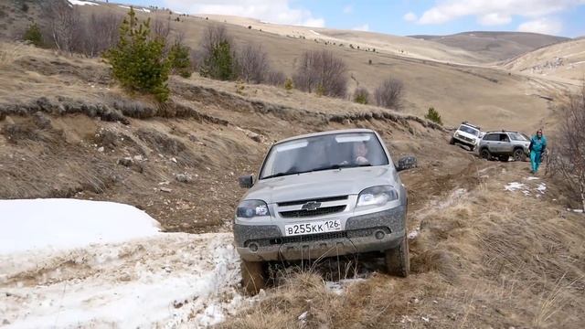 Докатались! Оторвали кусок Дастера в горах на Лабиринтах! Что может Дастер по грязи и снегу в горах смотреть онлайн