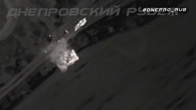Оператор "Ланцета" поразил движущуюся на правом берегу Днепра американскую 155-мм САУ "Паладин". смотреть онлайн
