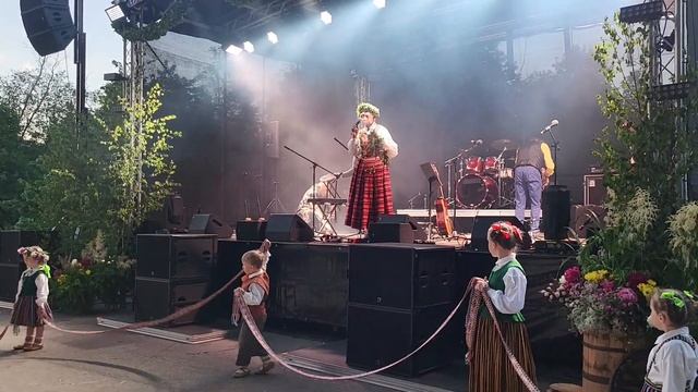 Клава на старинном празднике Līgo в латвийском городе Ропажи.На Ивана баба пьяна,Лииигооо,Лииигооо! смотреть онлайн