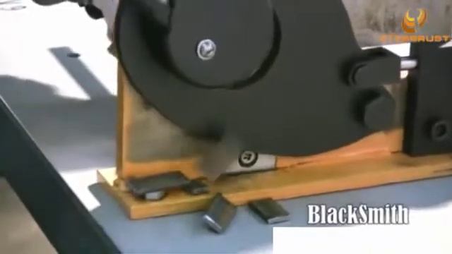 Инструмент резки полосы и пробивки отверстий Blacksmith M3-R смотреть онлайн