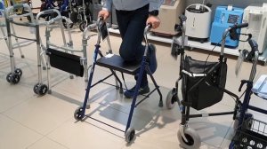 Обзор ходунков для взрослых от простых до сложных