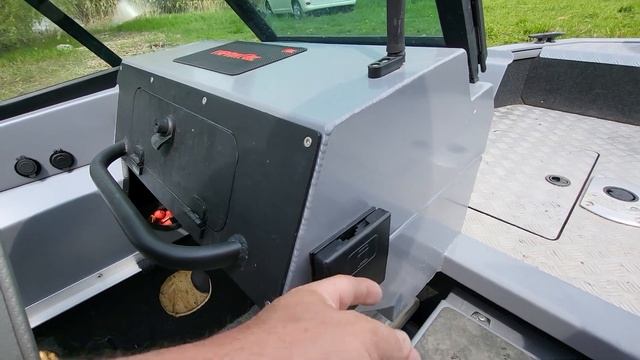 ВОЛЖАНКА 46! ДОПЫ! ЛОДКА ДЛЯ РЫБАЛКИ И ОТДЫХА! Эхолот,спальное место, фары, лебедка... смотреть онлайн