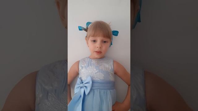Абдулхалитова Вика читает стихотворение После Победы