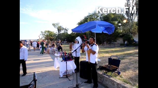 На набережной Керчи выступают музыканты из Эквадора смотреть онлайн