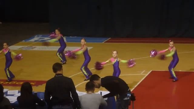 Cheerleading. Чир спорт. Команда City Dance kids. смотреть онлайн