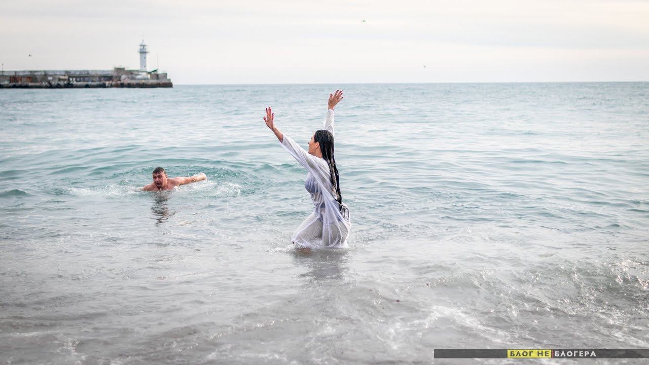 Крещенские купания в Крыму в Ялте. Отдых в Крыму 2019 смотреть онлайн