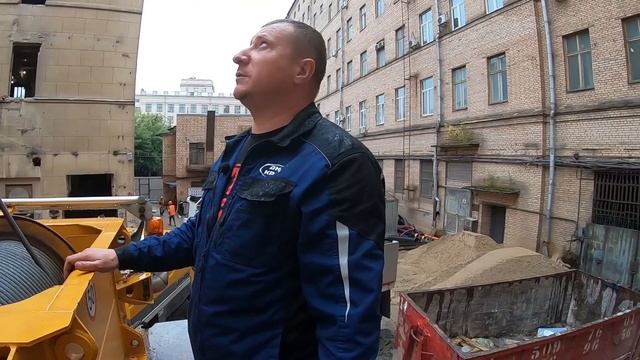 Кран Либхер 200 тонн, работа и жизнь крановщика в Москве! смотреть онлайн