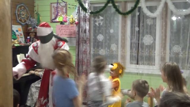 Спектакль "Новогодние приключения Деда Мороза и Снегурочки в Богатырском" смотреть онлайн