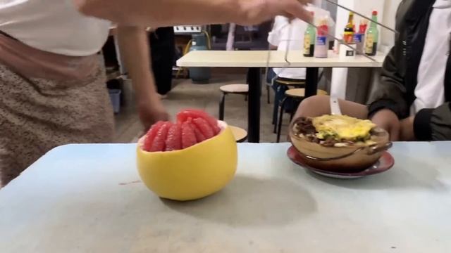 大哥刚来就开启了宵夜生活，吃高配版砂锅，非常过瘾【青妹妹】 смотреть онлайн