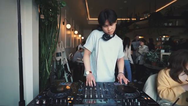 Chill, Funky House Mix DJing (BreadMan Official)