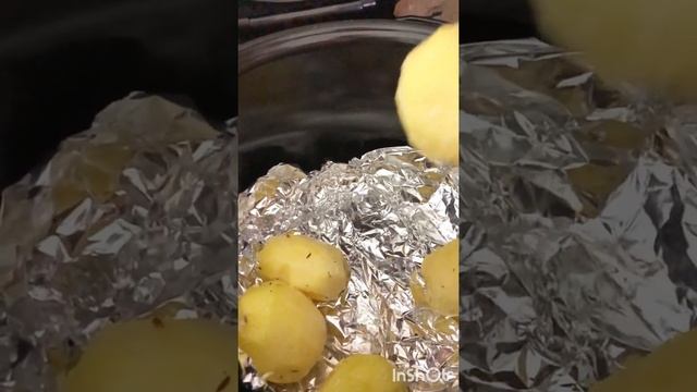 Запечённый картофель! С розмарином и можжевельником! ( 2 способа приг. в мультиварке и в духовке. ) смотреть онлайн