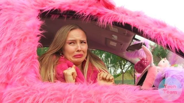 Розовая машина vs Черная машина Челлендж | Смешные Cитуации от TeenTeam Challenge смотреть онлайн