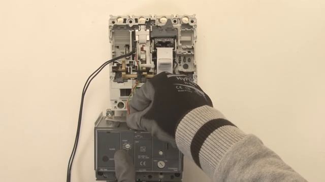 RC Sel - Residual current release XT2-XT4 - XT2 shown смотреть онлайн