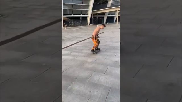 Скейтер vs сломанный скейтборд! ? #shorts смотреть онлайн