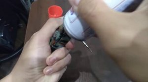 Как заправить зажигалку газом?