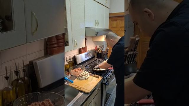 Как приготовить Арайс и арабский салат. смотреть онлайн