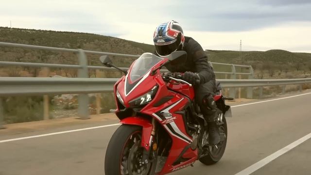 Honda vs Kawasaki | Kawasaki Ninja 650 vs Honda CBR650R | Visordown.com смотреть онлайн