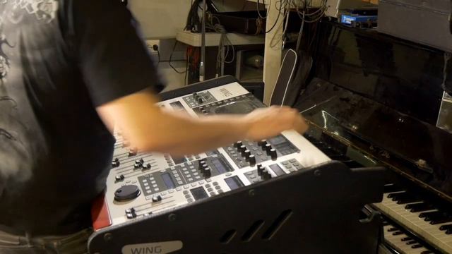Behringer Wing unboxing and installation to FlipReady case смотреть онлайн
