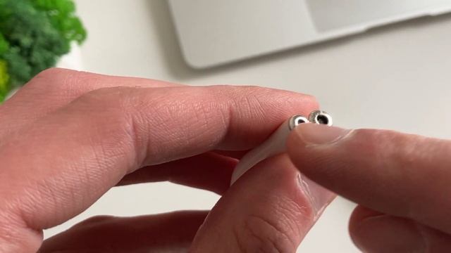 Как почистить микрофон в AirPods 1 и 2 поколения