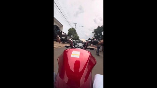 Logo a importada tá de volta!! E role de 160 da suzuki 2024 de quebradinha… смотреть онлайн