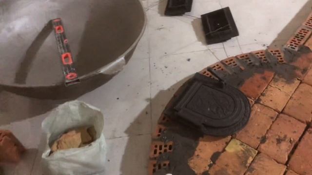 4 метрлик катта мангал ва 6 дона катта қозонлар. Ресторан учун қурилмоқда