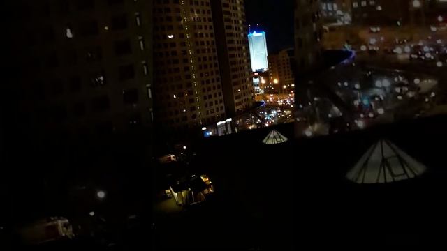 На Юга'-западе горит 35 этаж дом. Эвакурируют людей смотреть онлайн
