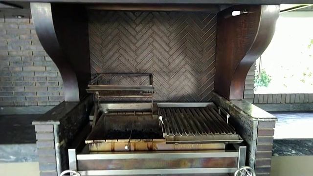 Вытяжной комплекс для летней кухни из рельефной патинированной меди смотреть онлайн