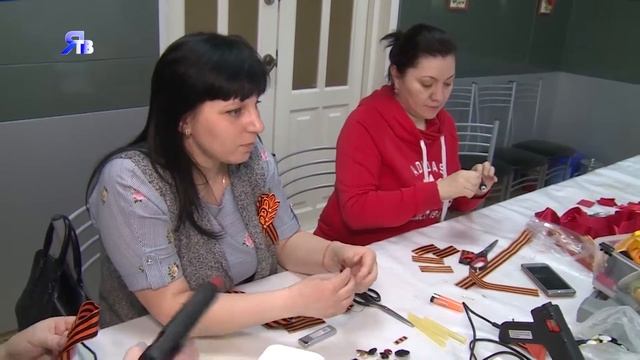 «Ко Дню Победы». Как делают необычные георгиевские ленточки. смотреть онлайн