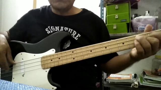 Squier Bronco Bass - Review by Saúl Galicia смотреть онлайн