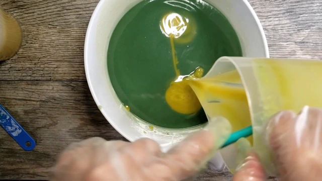 Christmas Tree Farm Soap with an In The Pot Swirl смотреть онлайн