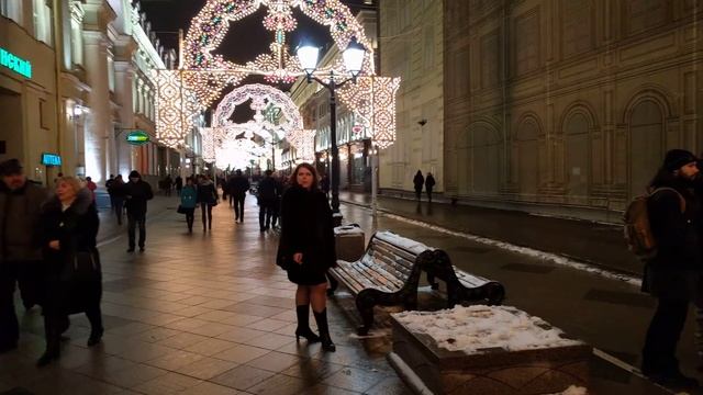 Парень читает Евтушенко в районе Кузнецкого моста смотреть онлайн