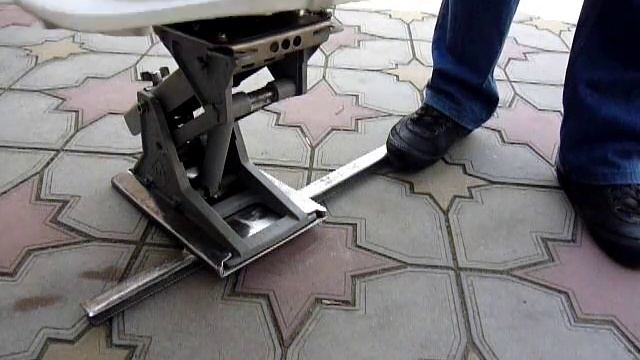 Кресло в лодку, на стойке с амортизатором смотреть онлайн