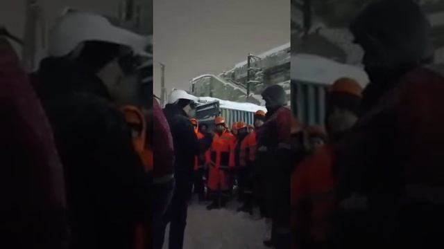Вот так работать вахтой ! Вот как обсерают начальник ! Мурманске! смотреть онлайн