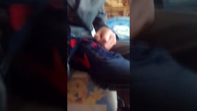 Как научиться завязывать шнурки бантиком смотреть онлайн