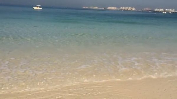 Пляж в Дубай Марине. JLT.  Море в январе в Дубай. Dubai Marina