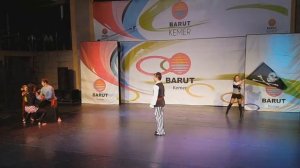 Воздушные гимнасты в детском цирке. Дети акробаты в цирковом шоу