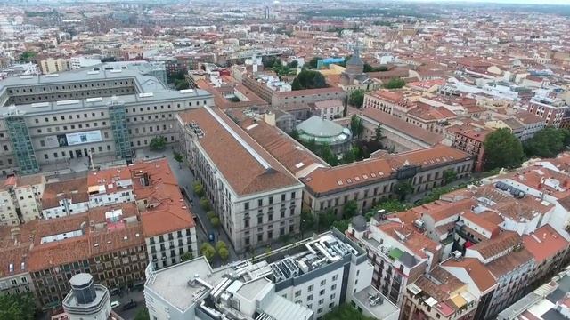 Royal Palace of Madrid in Spain,blue sky смотреть онлайн