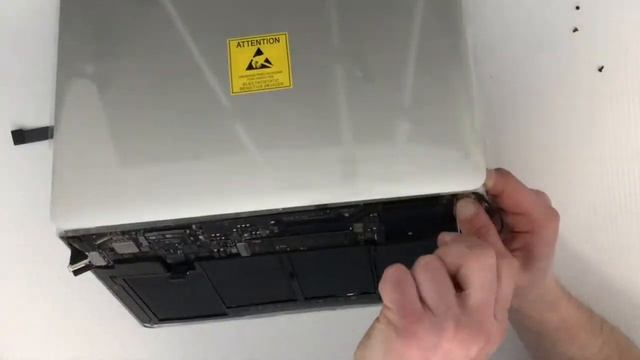 MacBook Air Screen Replacement | Time Lapse смотреть онлайн