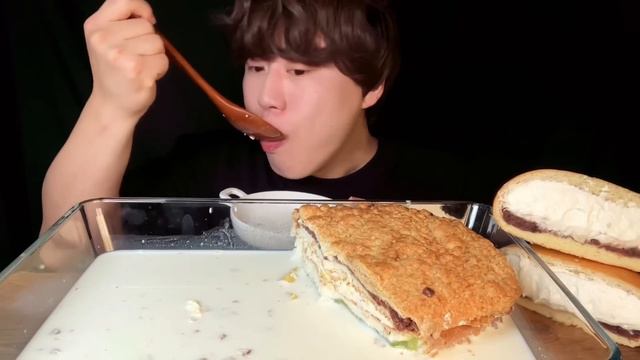 SUB) 장블랑제리 대왕 맘모스빵 먹방 ASMR 맘모스빵에 우유 말아먹기 MAMMOTH BREAD WITH MILK MUKBANG ASMR смотреть онлайн